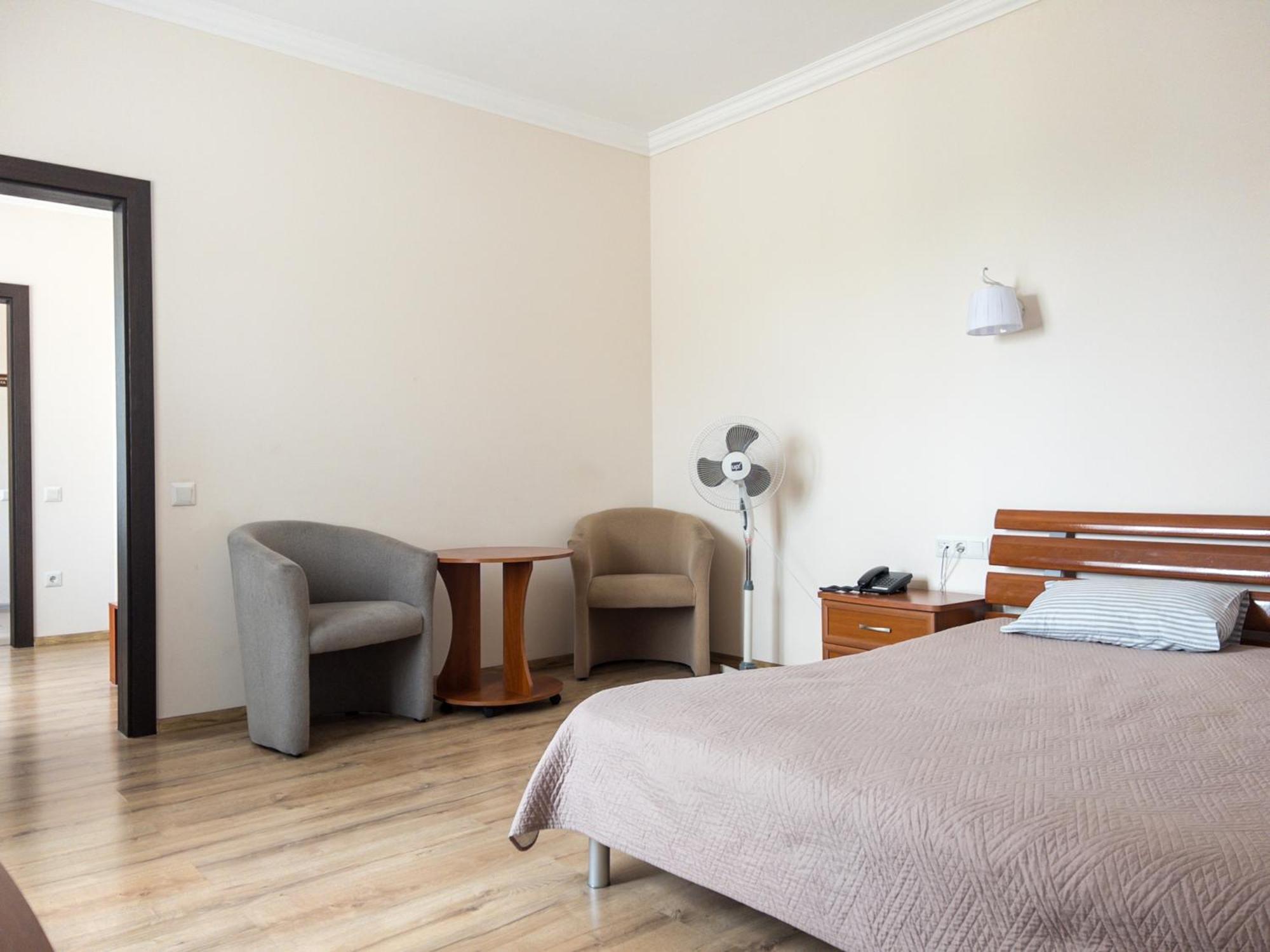 Орк "Блісс" Hotel Rivne Ngoại thất bức ảnh