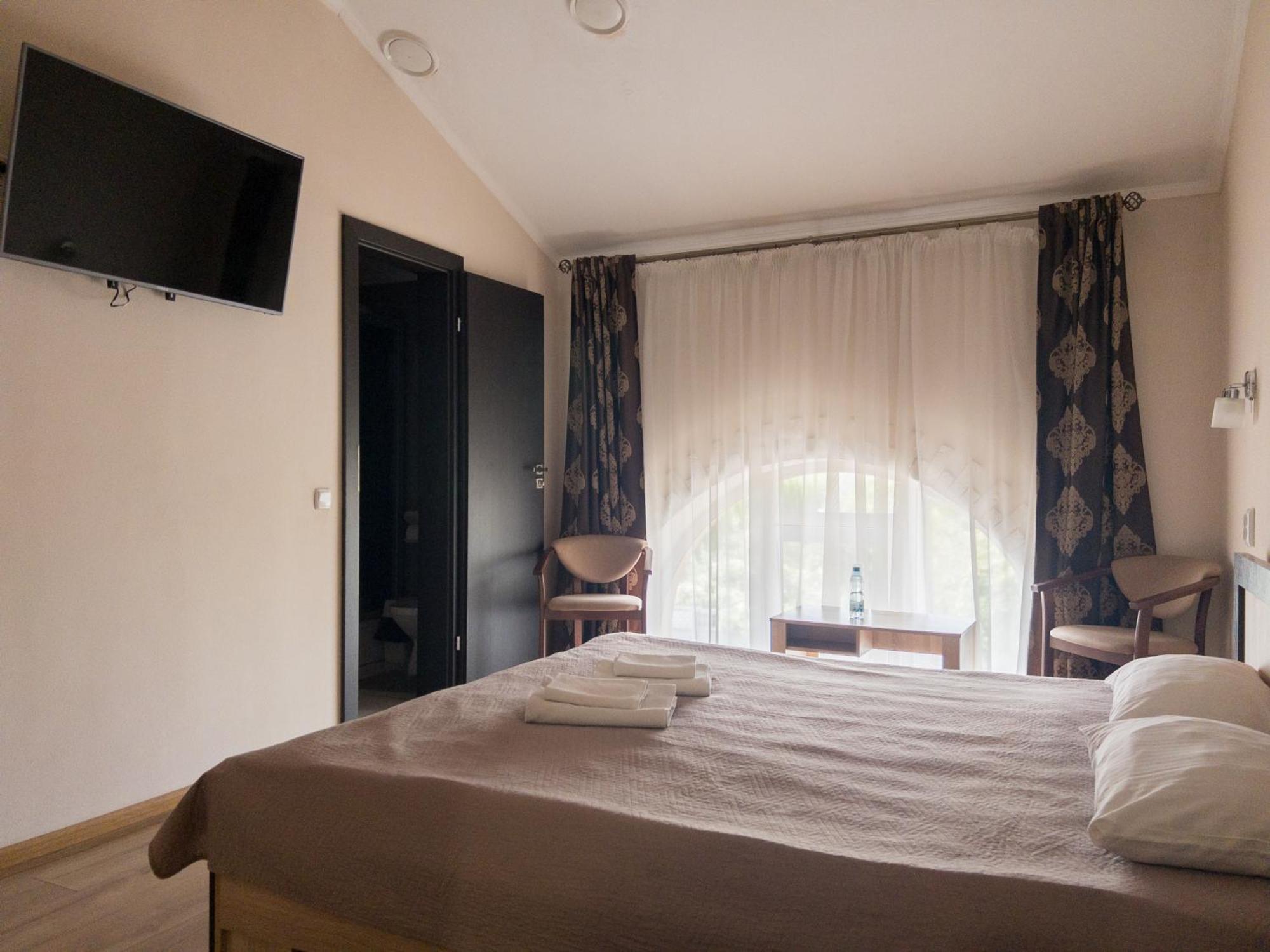 Орк "Блісс" Hotel Rivne Ngoại thất bức ảnh