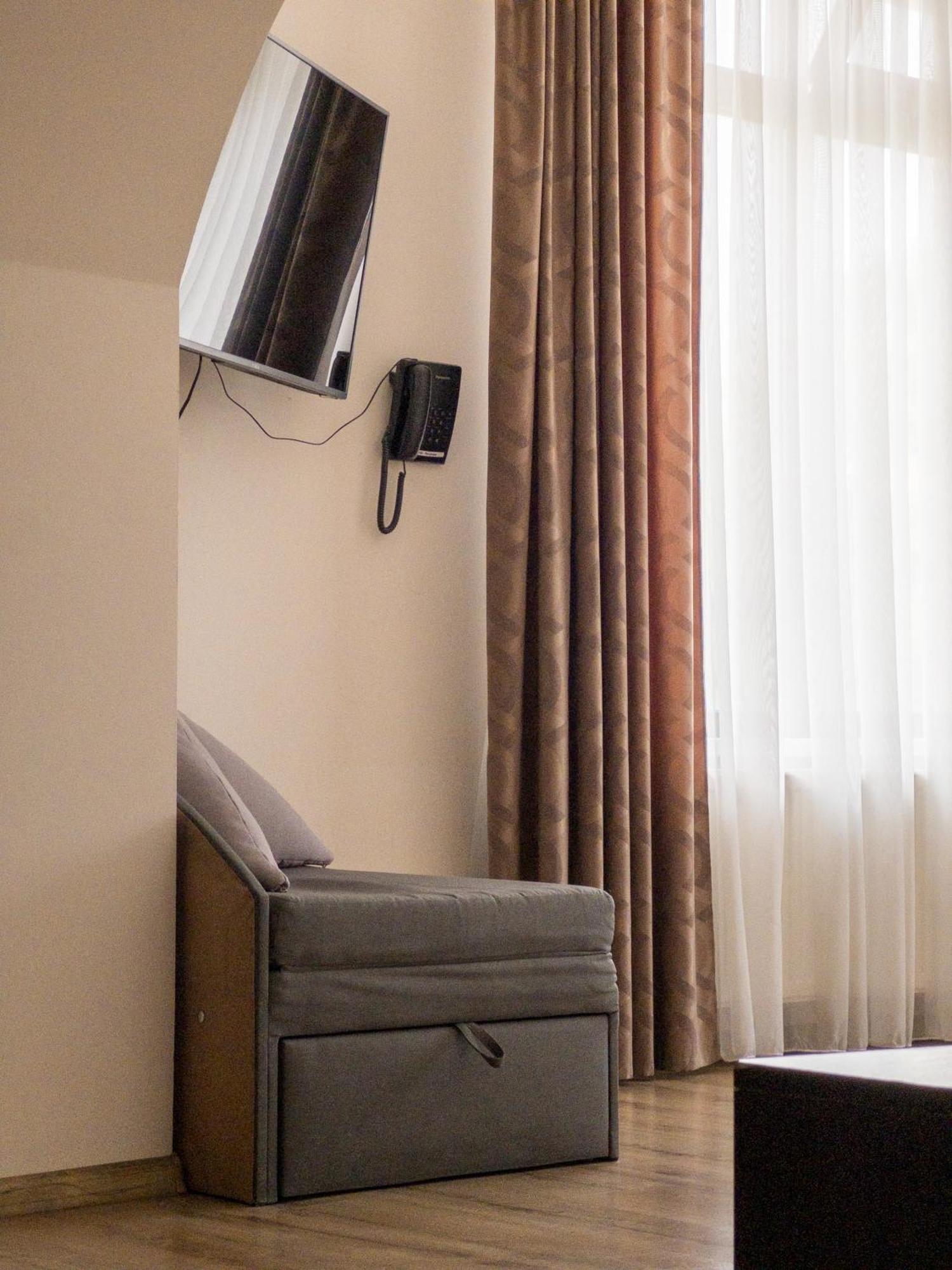 Орк "Блісс" Hotel Rivne Ngoại thất bức ảnh