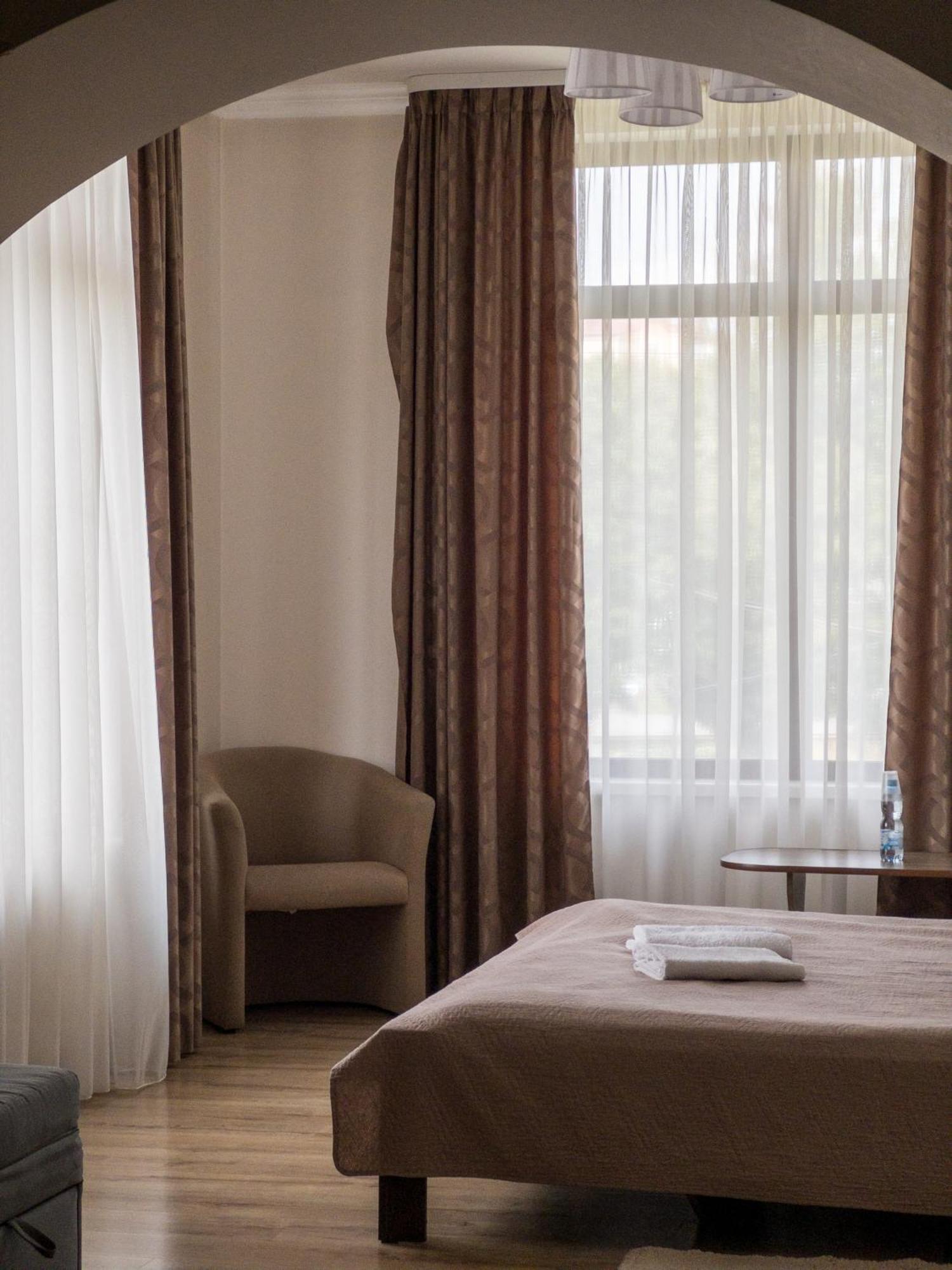 Орк "Блісс" Hotel Rivne Ngoại thất bức ảnh